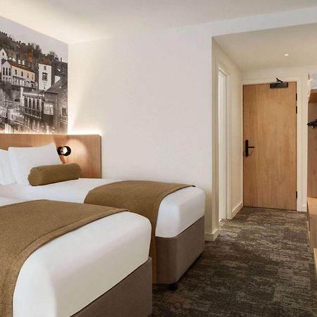 Super 8 By Wyndham Durham Hotel Екстериор снимка