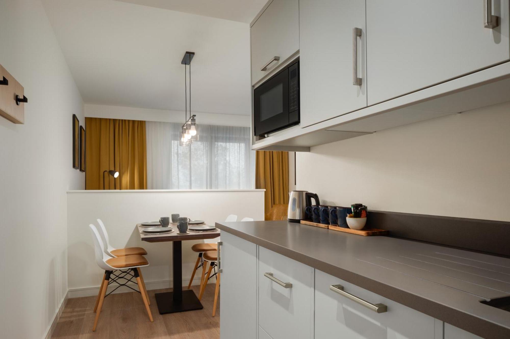 Super 8 By Wyndham Durham Hotel Екстериор снимка