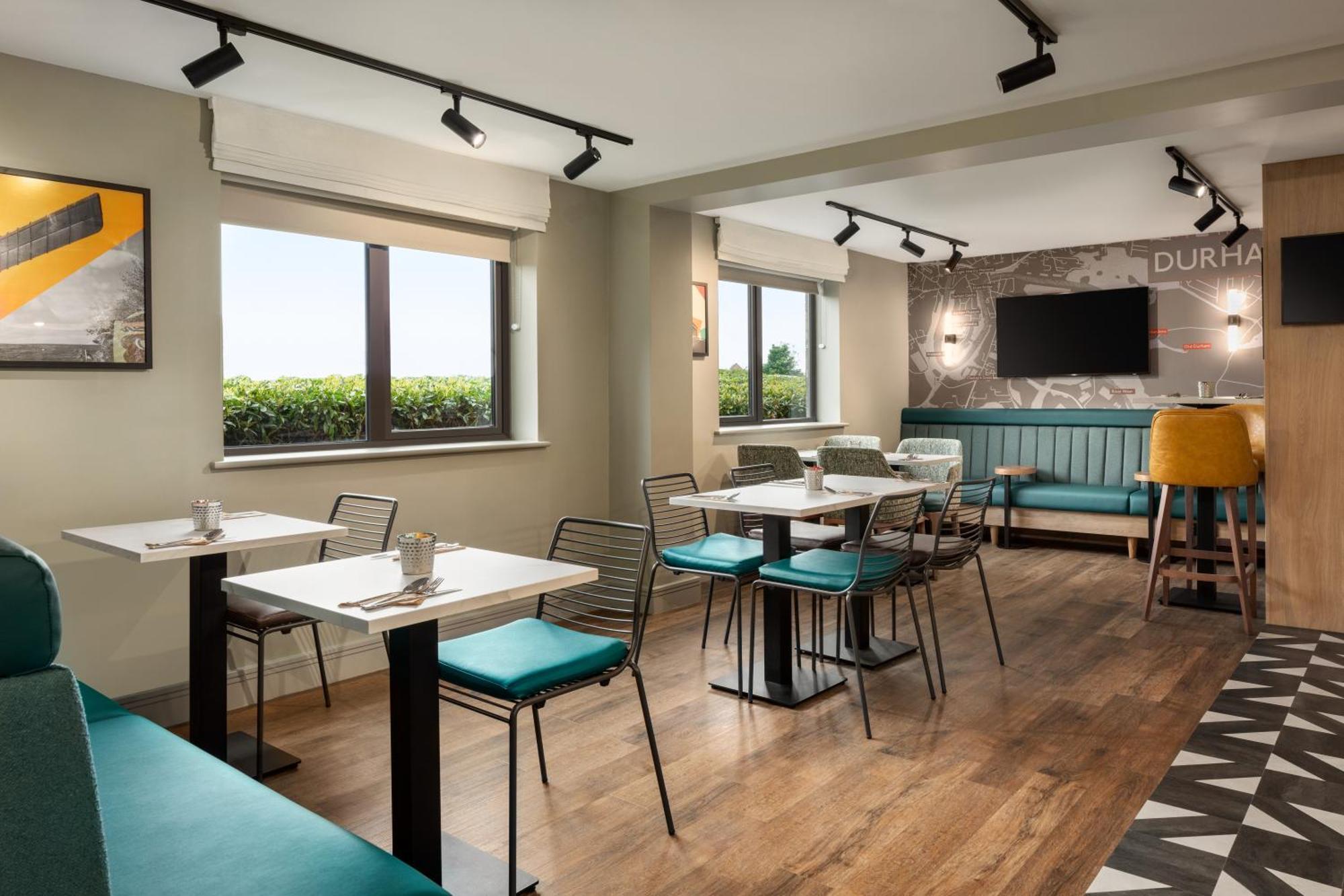 Super 8 By Wyndham Durham Hotel Екстериор снимка