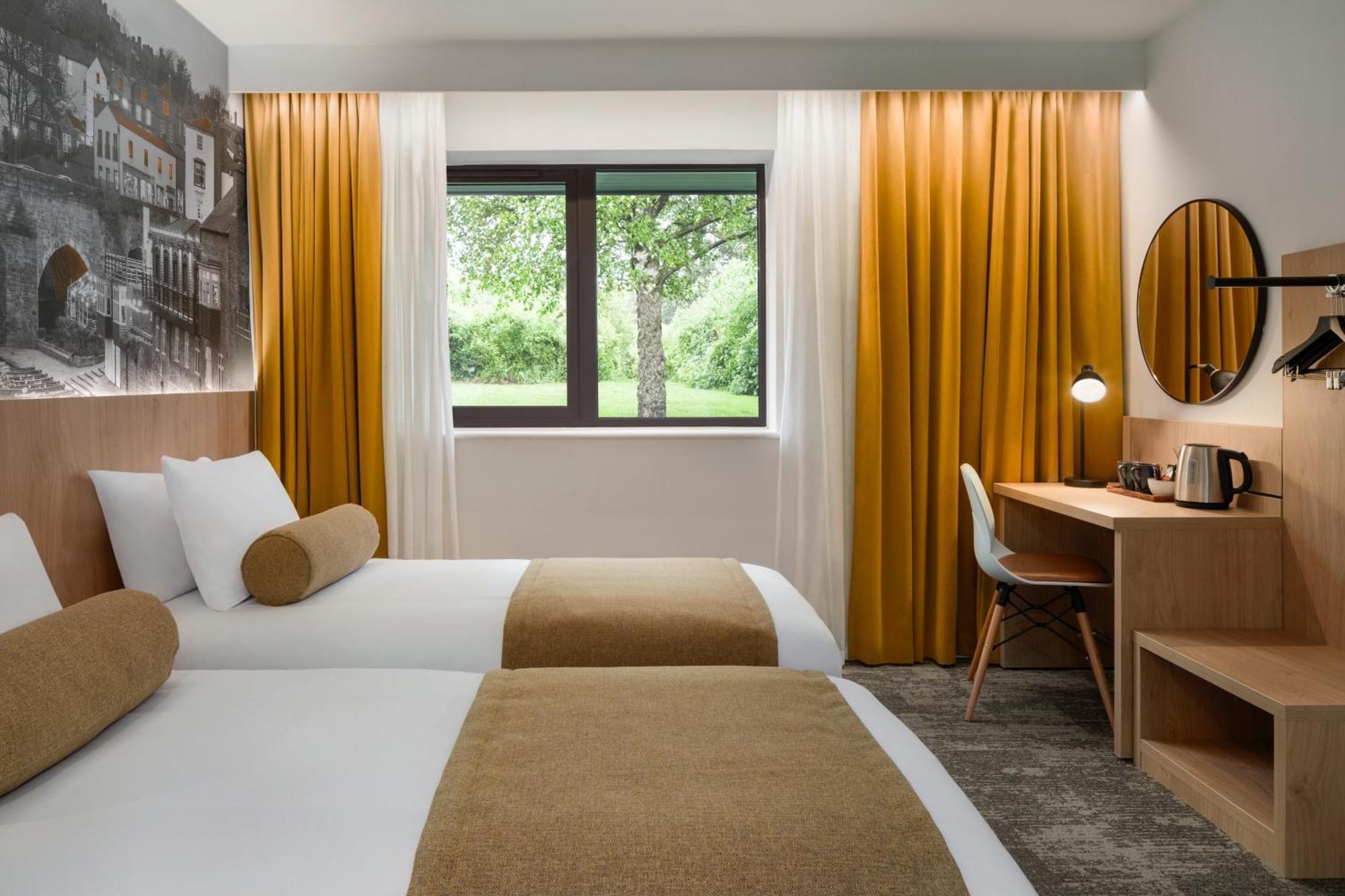 Super 8 By Wyndham Durham Hotel Екстериор снимка