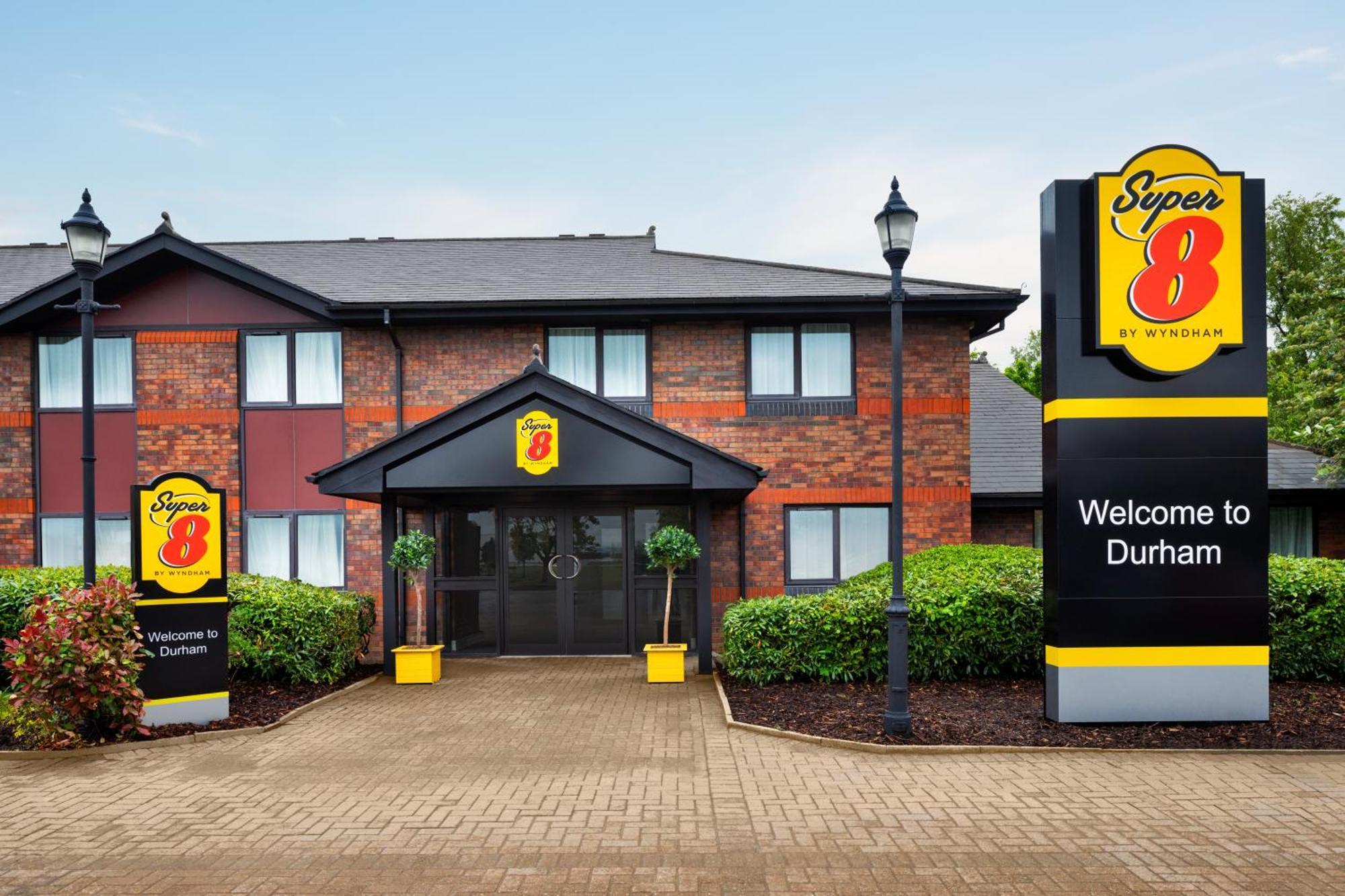 Super 8 By Wyndham Durham Hotel Екстериор снимка