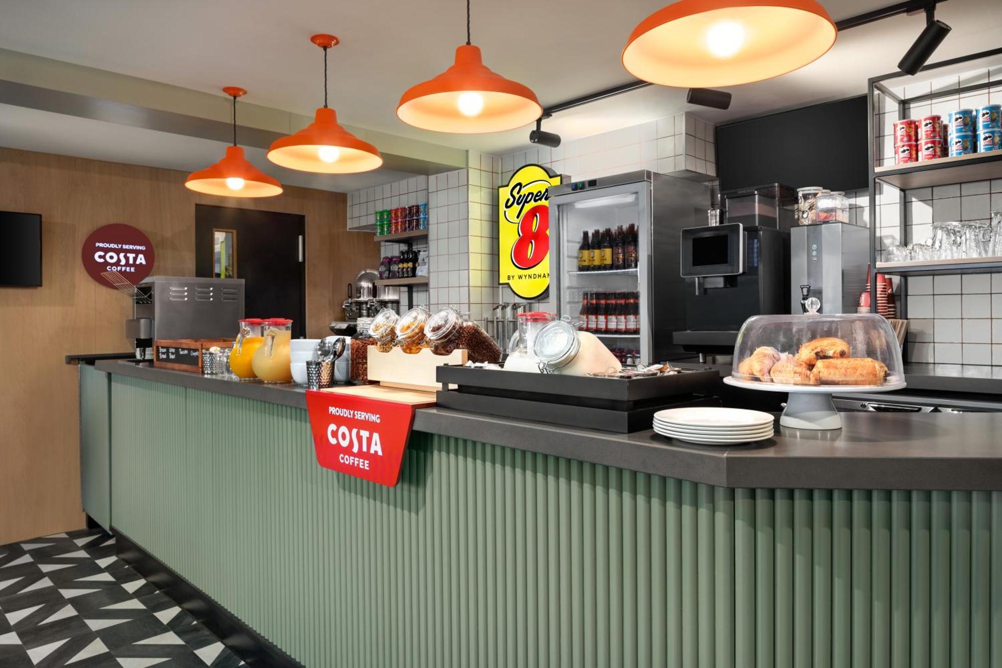 Super 8 By Wyndham Durham Hotel Екстериор снимка