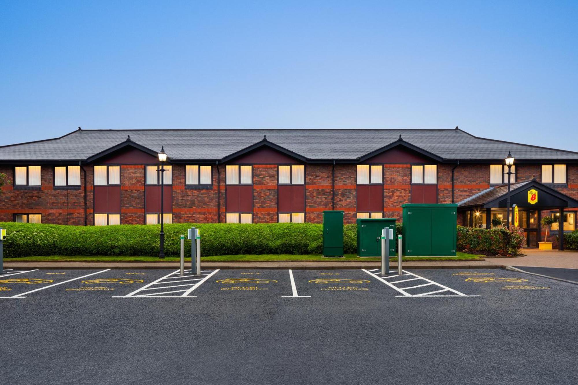 Super 8 By Wyndham Durham Hotel Екстериор снимка