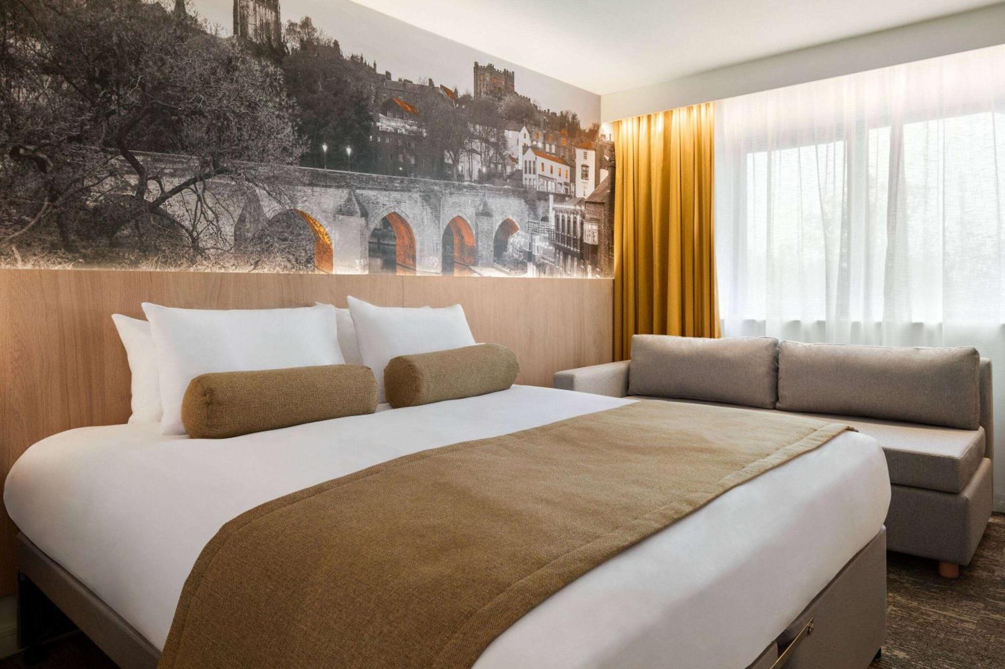 Super 8 By Wyndham Durham Hotel Екстериор снимка