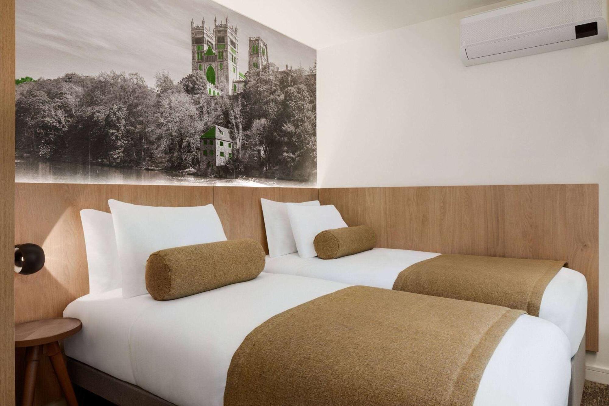Super 8 By Wyndham Durham Hotel Екстериор снимка
