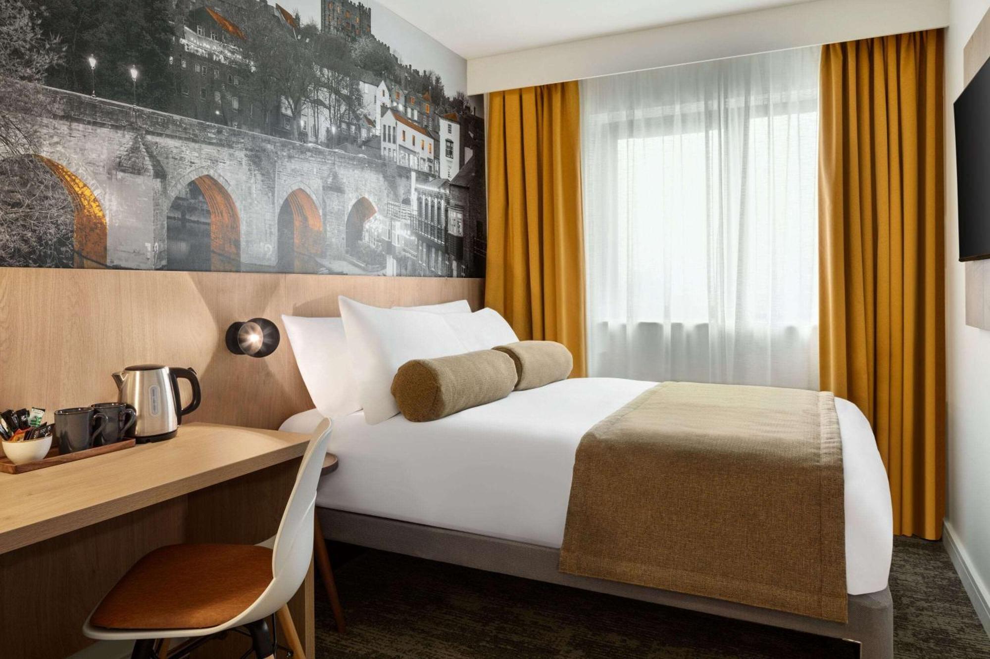 Super 8 By Wyndham Durham Hotel Екстериор снимка