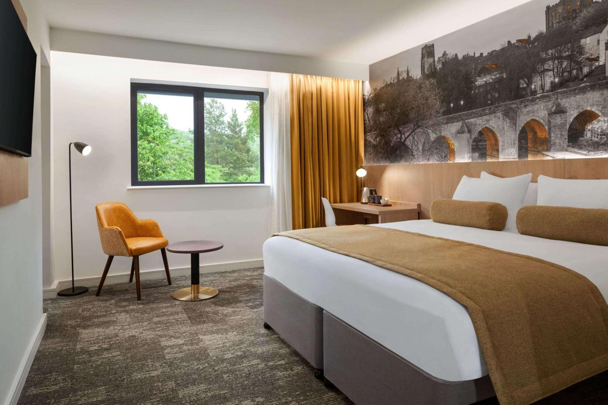Super 8 By Wyndham Durham Hotel Екстериор снимка