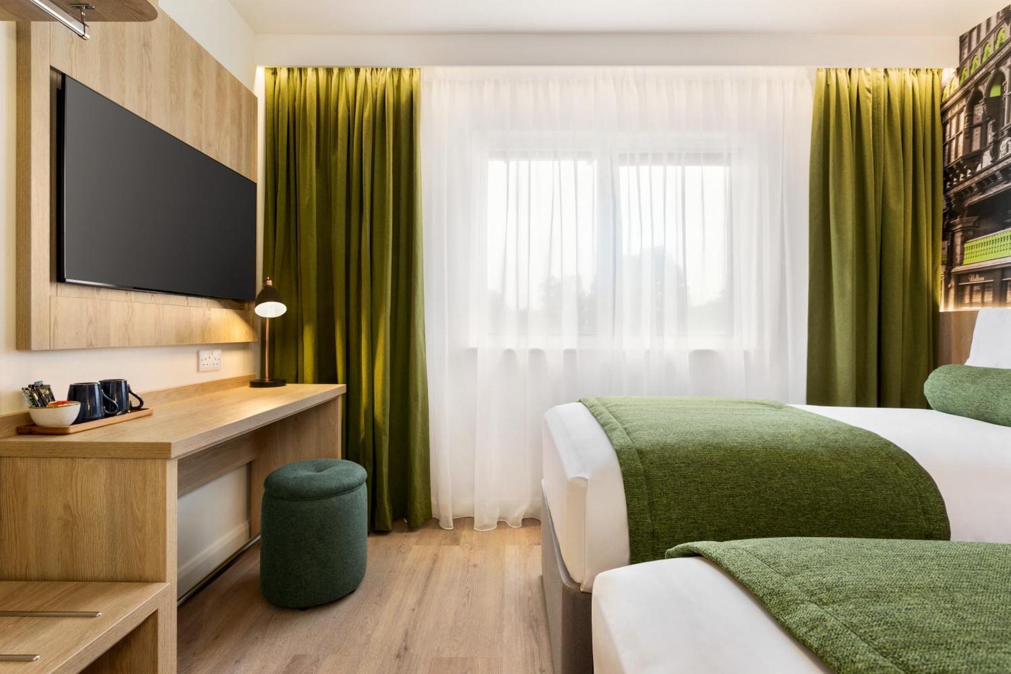 Super 8 By Wyndham Durham Hotel Екстериор снимка