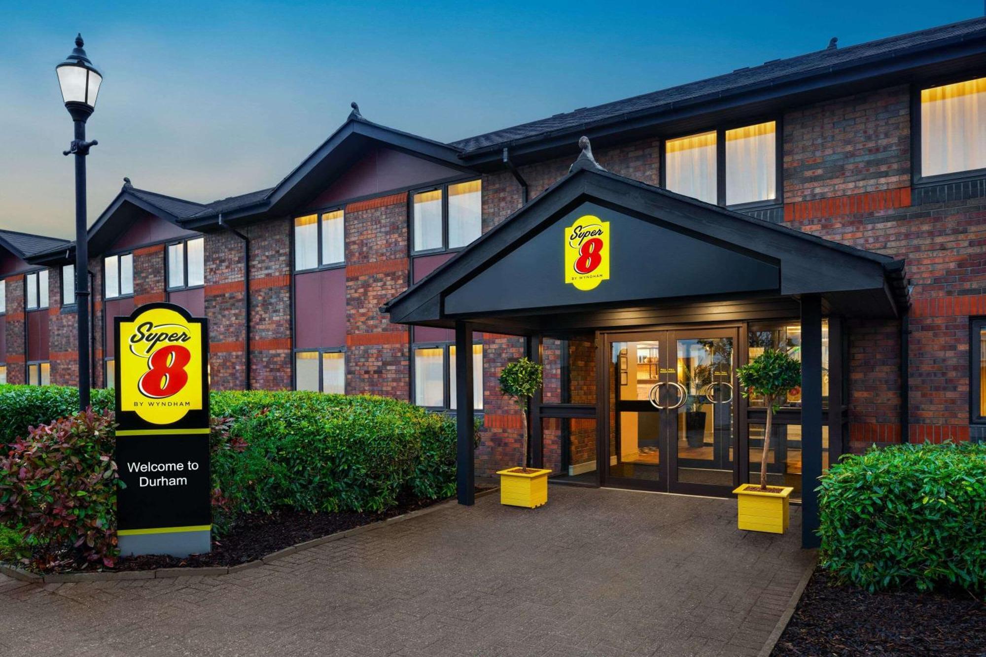 Super 8 By Wyndham Durham Hotel Екстериор снимка